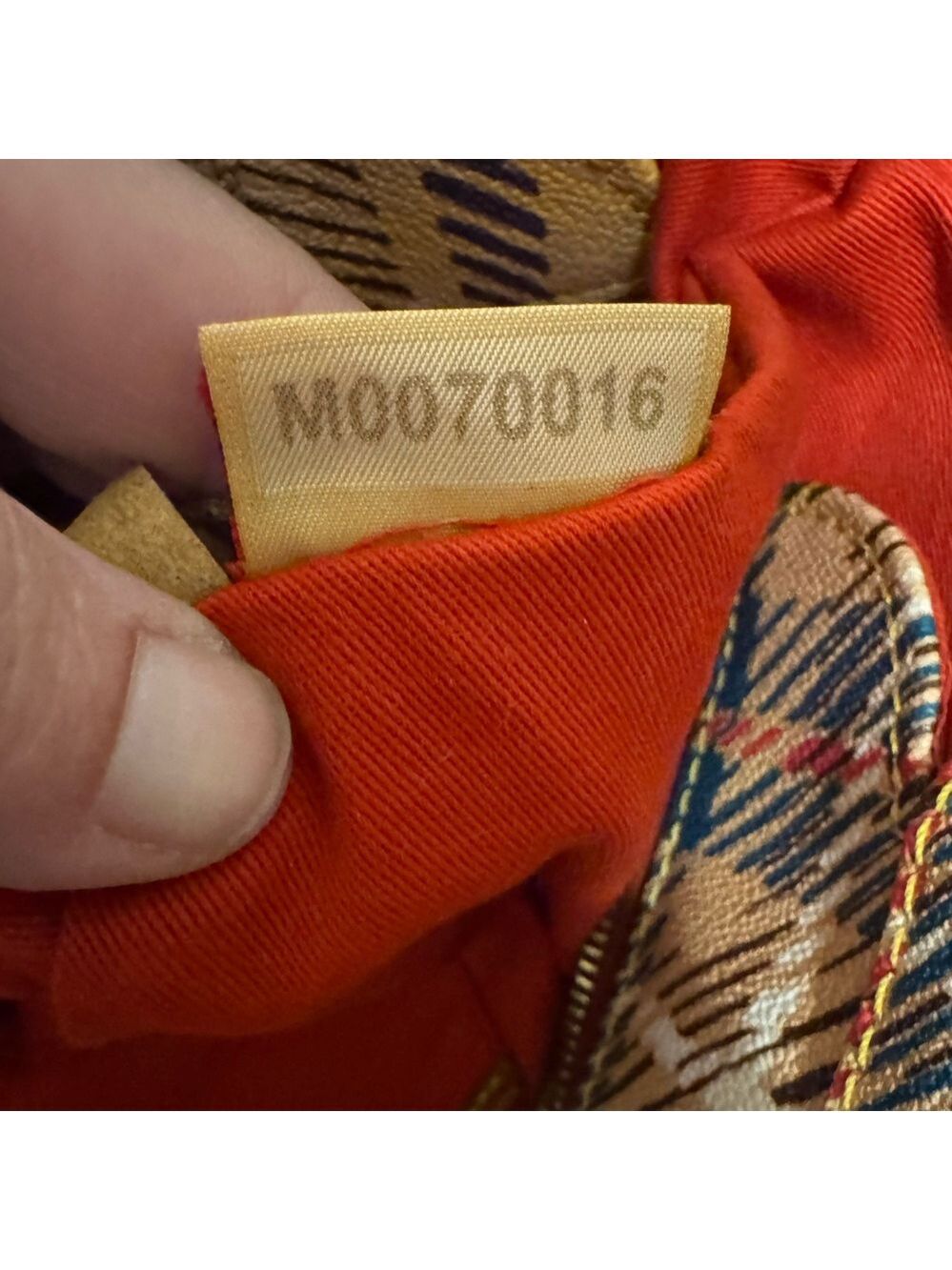 Dooney & Bourke - Tartan Plaid Collection Large Tote - EUC - Zipper Top Closure - Picture 13 of 13